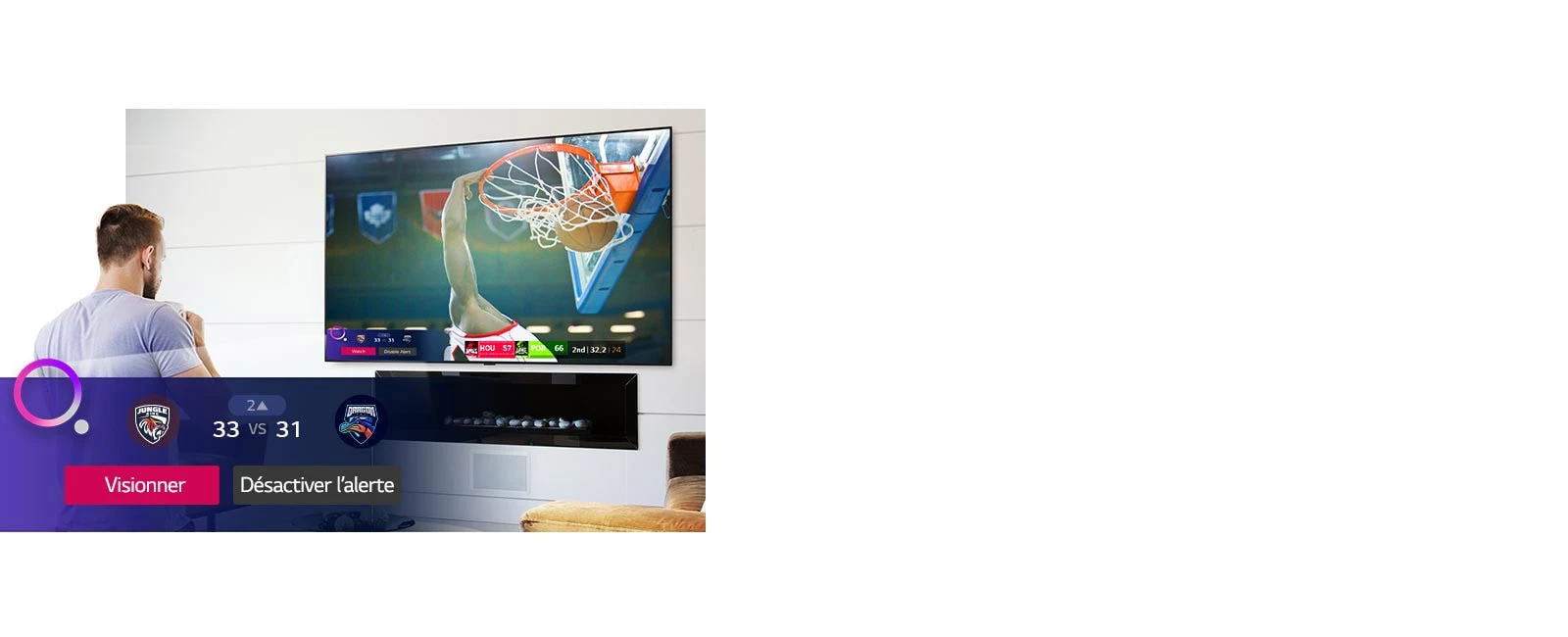 Un écran de télévision montrant une scène d’un match de basket-ball avec une alerte sportive